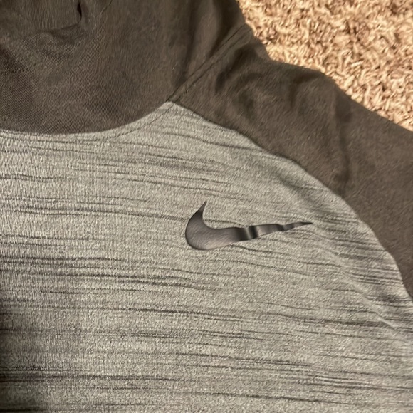 Nike pullover - Picture 2 of 5